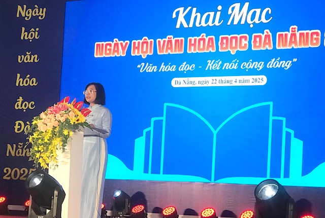 Bà Nguyễn Tju Phương, Phó Giám đốc Sở Văn hóa Thể thao, (Trưởng Ban tổ chức) phát biểu khai mạc. Ảnh Ngô Anh Văn