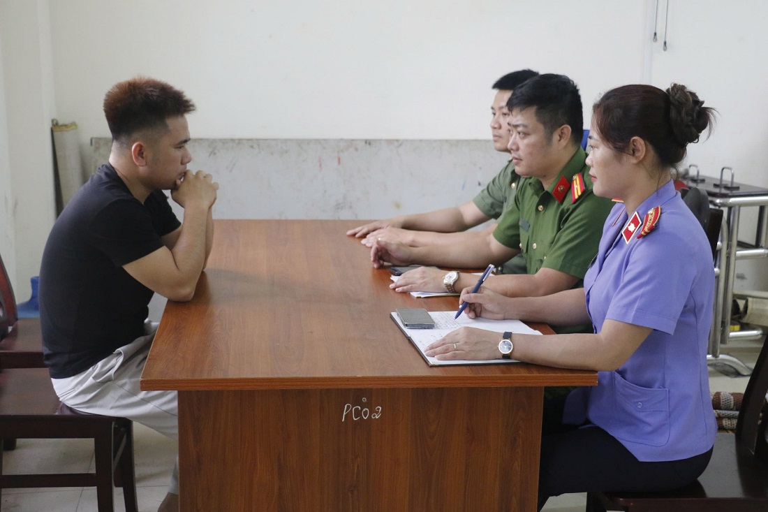 Cơ quan Công an lấy lời khai đối tượng cầm đầu đường dây “Rửa tiền” và “Đánh bạc” Đậu Trọng Giáp