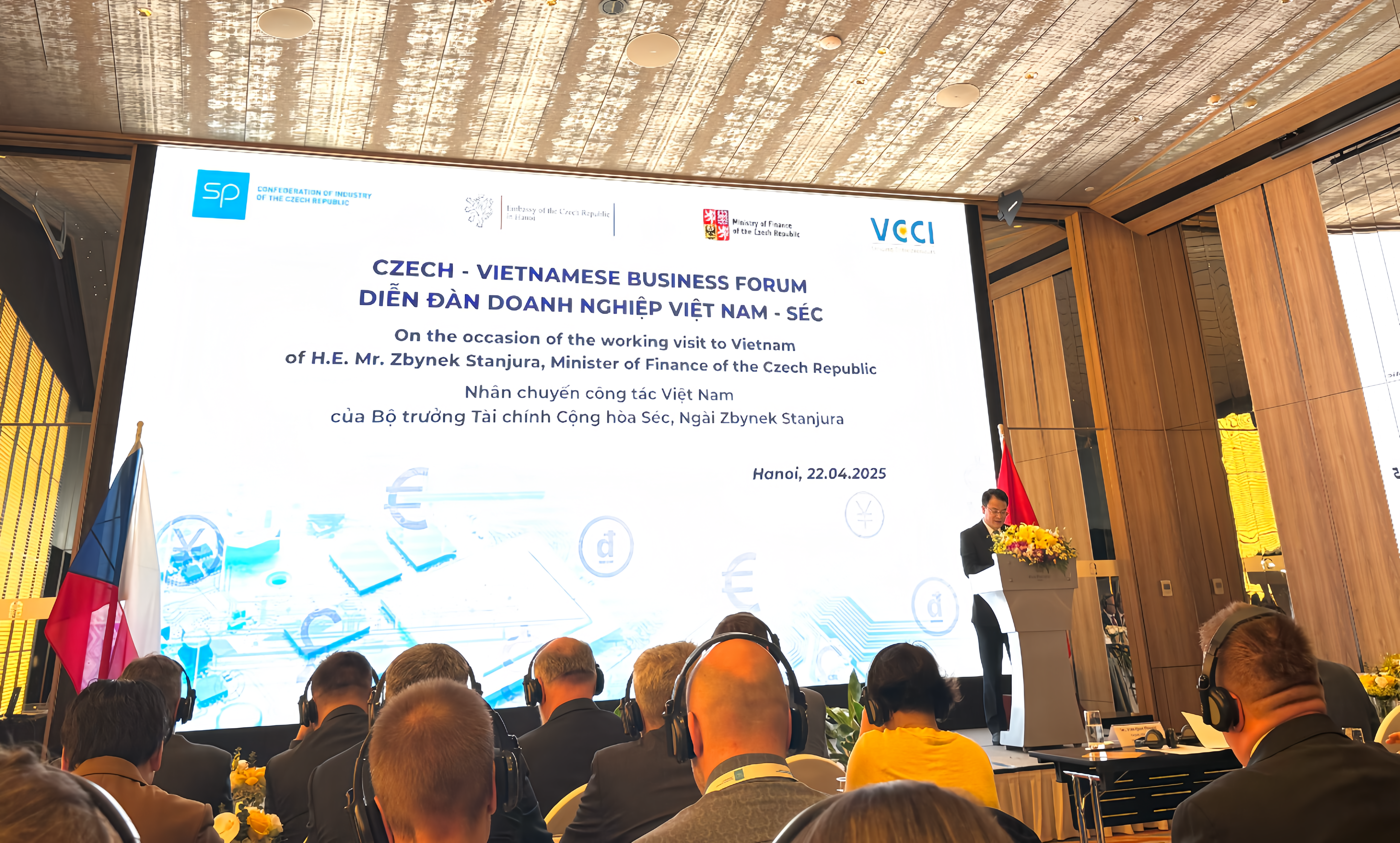 Thứ trưởng Bộ Tài chính Trần Quốc Phương nhấn mạnh Việt Nam và Séc cần đẩy mạnh hơn nữa các hoạt động hợp tác đầu tư trong thời gian tới.