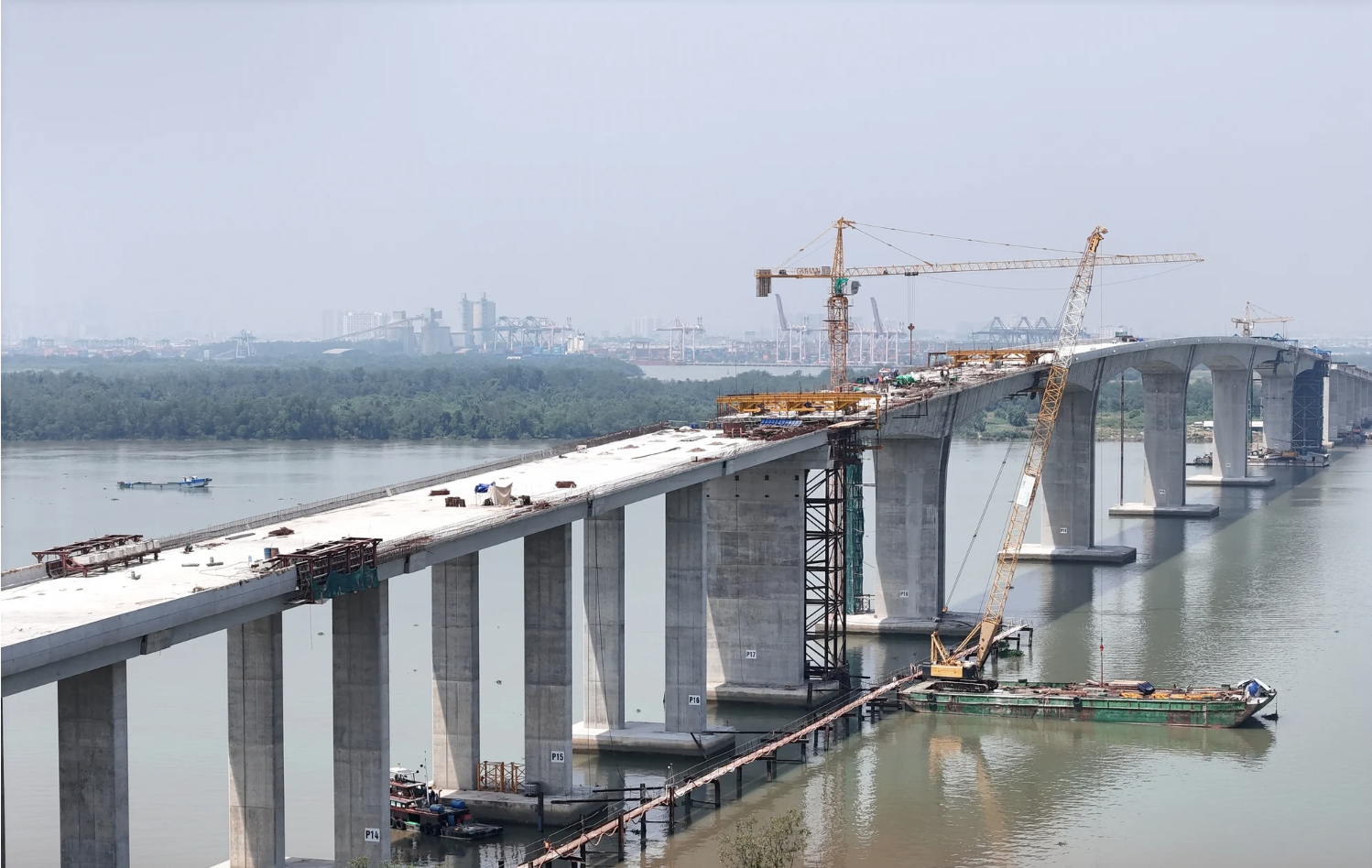 Cầu Nhơn Trạch kết nối Đồng Nai với TP.HCM dự kiến hoàn thành vào dịp 30/4, nhân kỷ niệm 50 năm Ngày Giải phóng miền Nam, thống nhất đất nước. Ảnh: Dân Việt