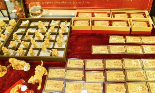 Một doanh nghiệp niêm yết giá bán vàng miếng SJC 129 triệu đồng mỗi lượng
