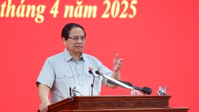 PM asks to accelerate  transport projects in Mekong Delta