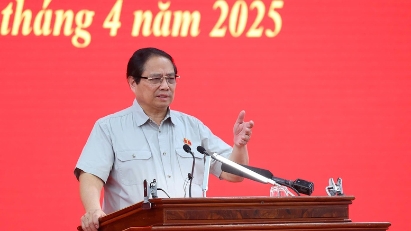 PM asks to accelerate  transport projects in Mekong Delta