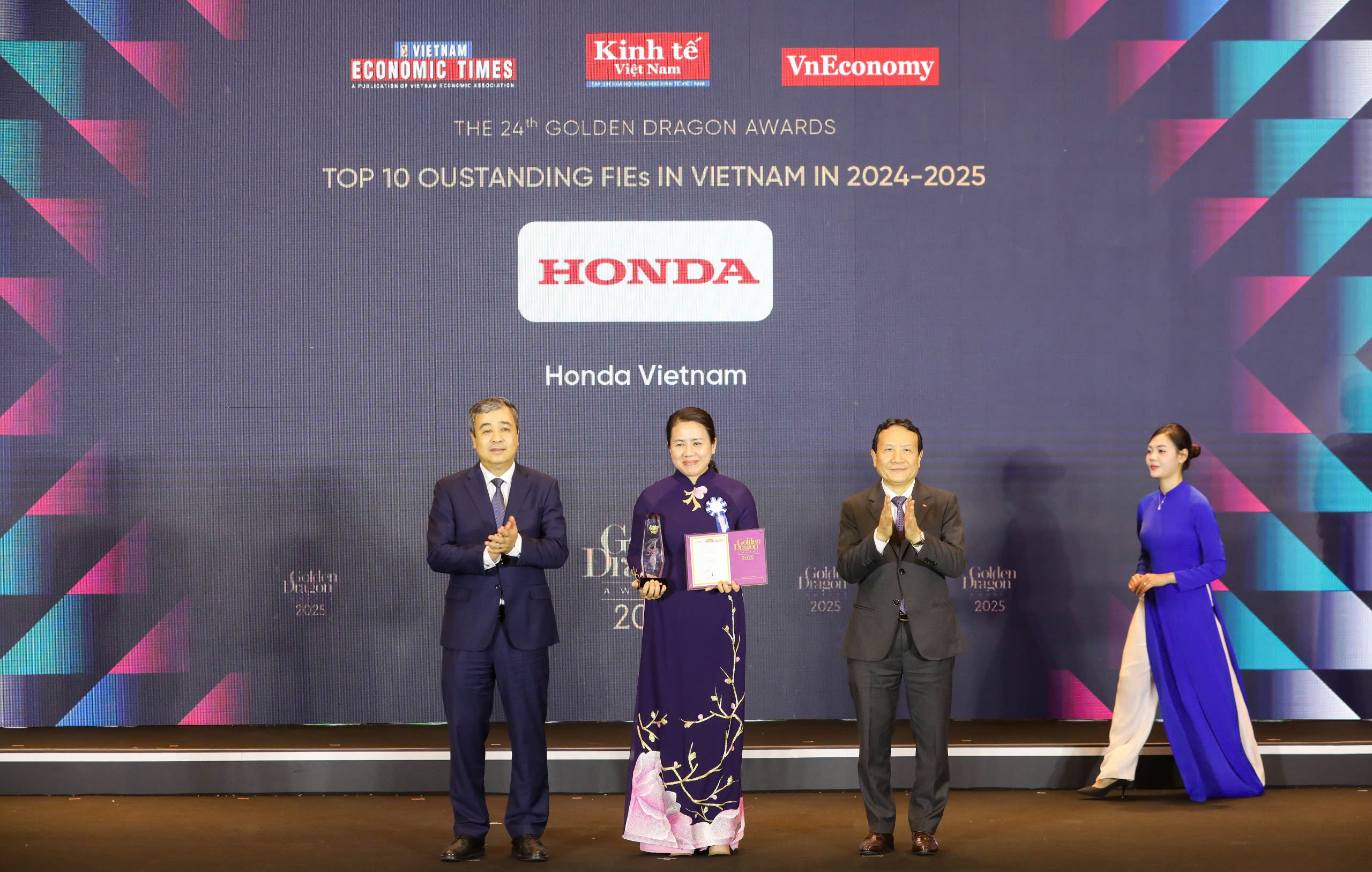 Honda Việt Nam là thương hiệu đã rất quen thuộc với hầu hết người dân Việt Nam. Honda đã chính thức có mặt và hoạt động ở Việt Nam hơn 29 năm. Đây là minh chứng đánh dấu sự phát triển vững mạnh của Công ty cũng như cam kết đầu tư lâu dài tại Việt Nam. Honda Việt Nam đã, đang và sẽ không ngừng cố gắng để tạo ra những giá trị bền vững cho xã hội Việt Nam.