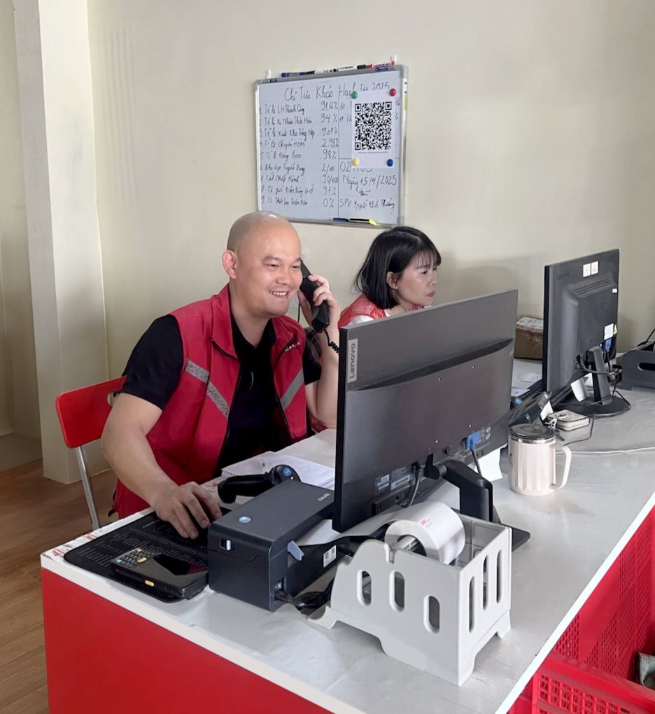 Anh Nguyễn Khắc Thưởng, sinh năm 1989 hiện đang là Bưu cục trưởng của J&T Express tại bưu cục Phúc Thọ (Hà Nội).