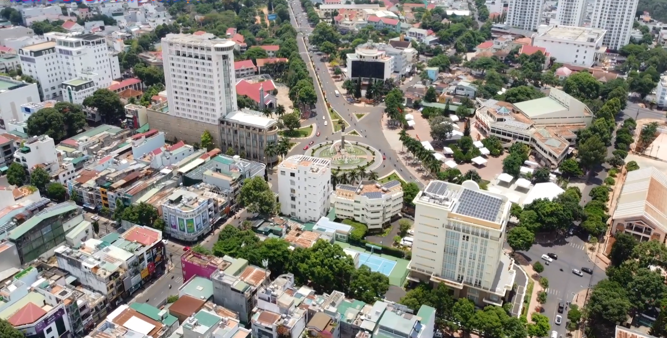 Thành phố Buôn Ma Thuột nơi đặt trung tâm hành chính - chính trị khi sáp nhập tỉnh Phú Yên và tỉnh Đắk Lắk