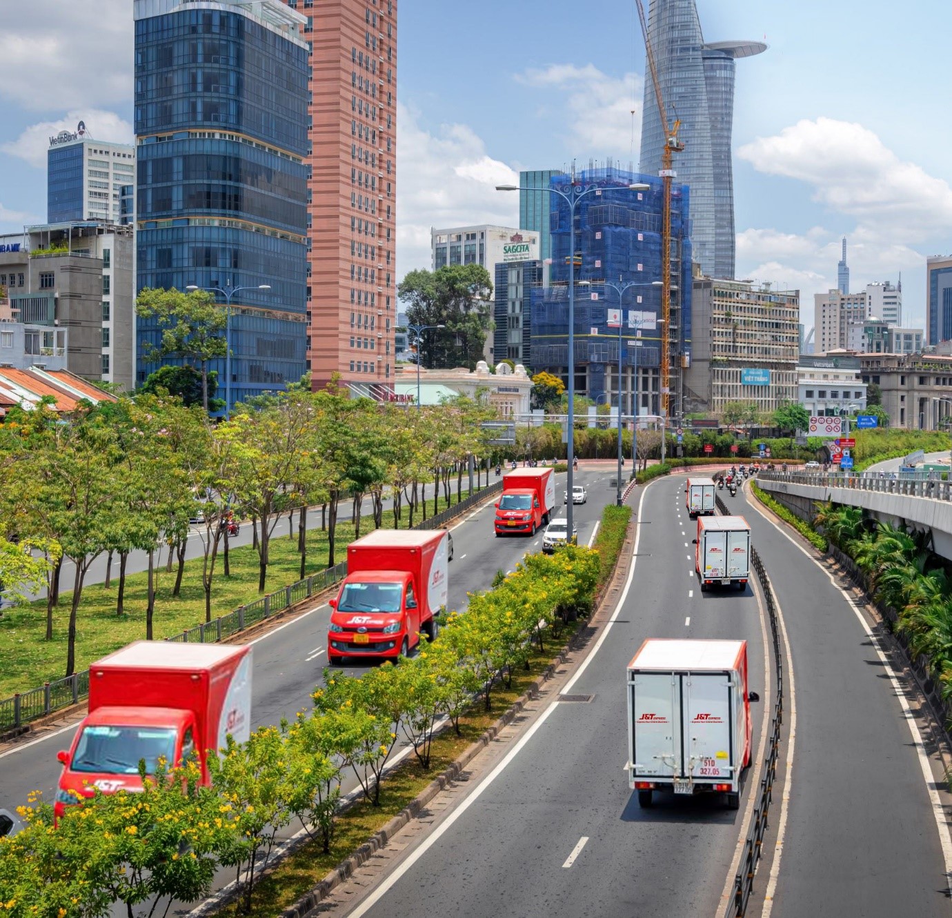 Đằng sau mỗi gói hàng đến đúng giờ là cả một hệ thống được vận hành bởi đội ngũ nhân sự chuyên nghiệp.