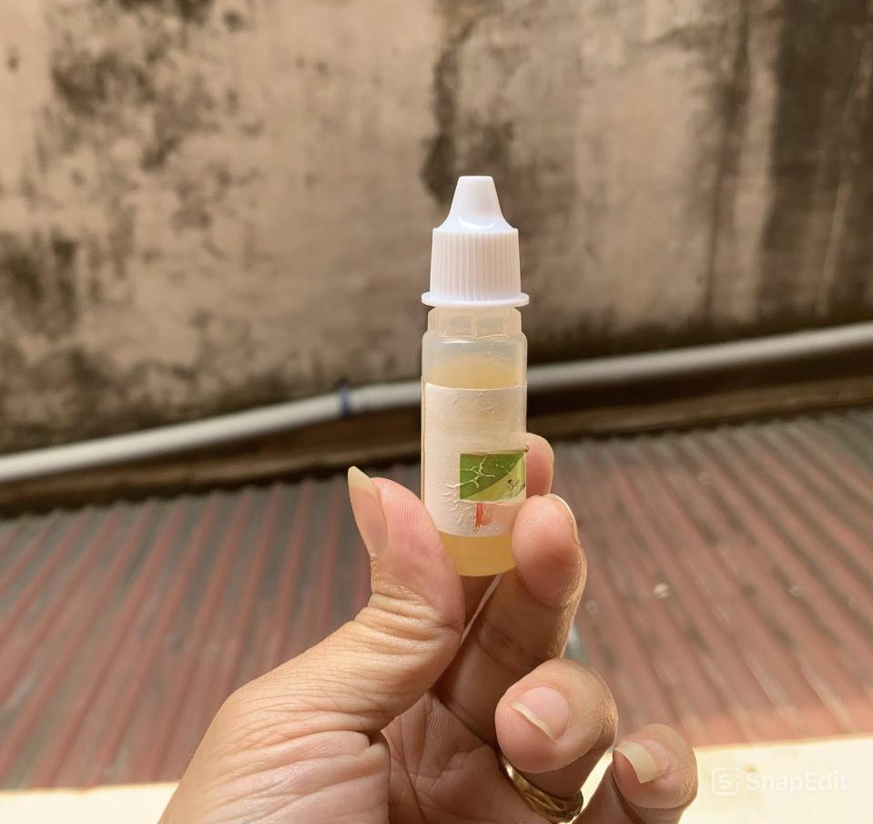 Một người đàn ông tên Dũng chia sẻ cả nhà anh có thói quen nhỏ nước cốt chanh.