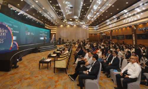 [Phóng sự ảnh] Toàn cảnh Diễn đàn Nhịp cầu Phát triển Việt Nam 2025 và Chương trình Rồng Vàng lần thứ 24