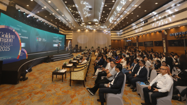 [Phóng sự ảnh] Toàn cảnh Diễn đàn Nhịp cầu Phát triển Việt Nam 2025 và Chương trình Rồng Vàng lần thứ 24