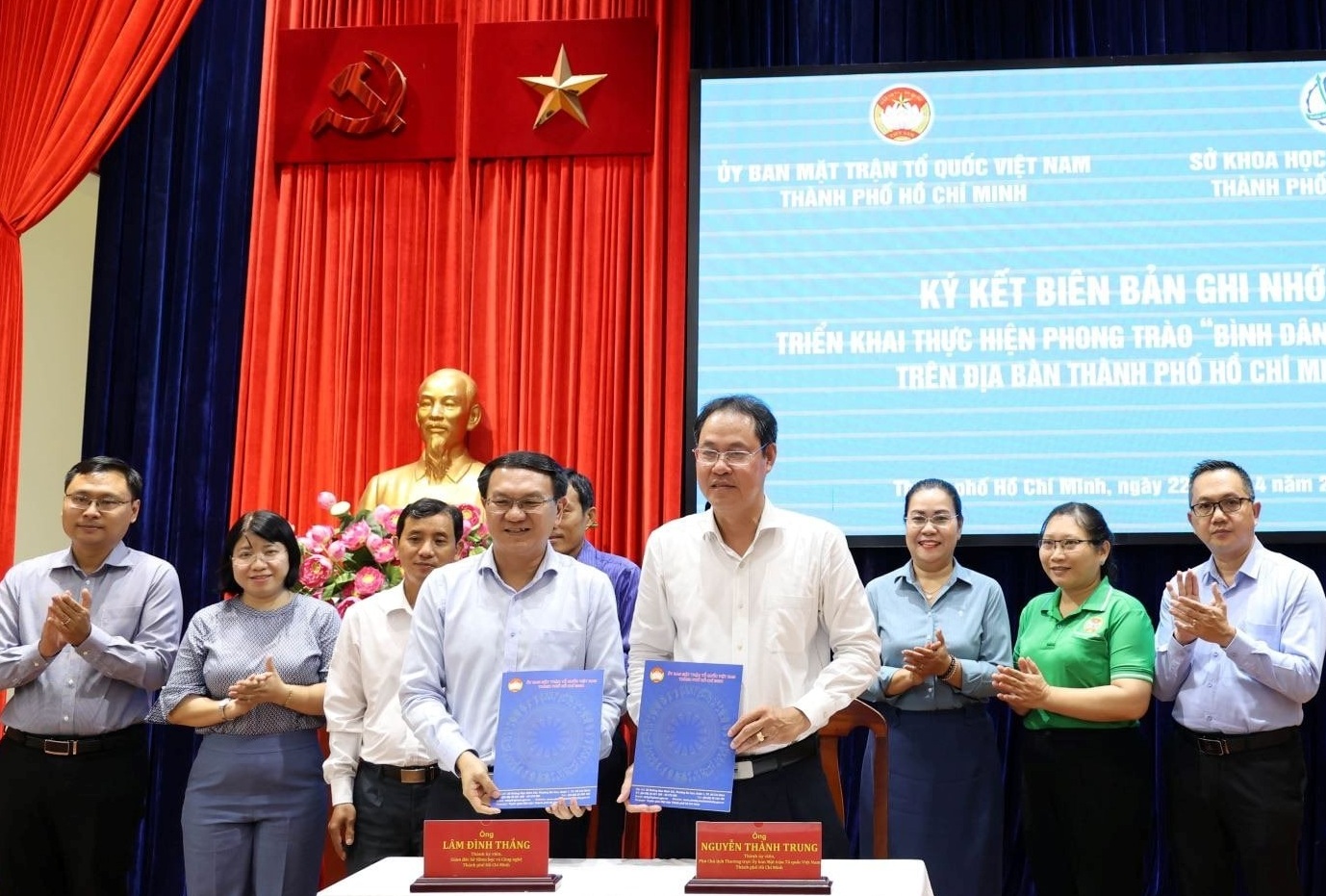 Sở Khoa học và Công nghệ TP.HCM và Ủy ban Mặt trận Tổ quốc Việt Nam TP.HCM cùng ký kết hợp tác triển khai phong trào “Bình dân học vụ số”.