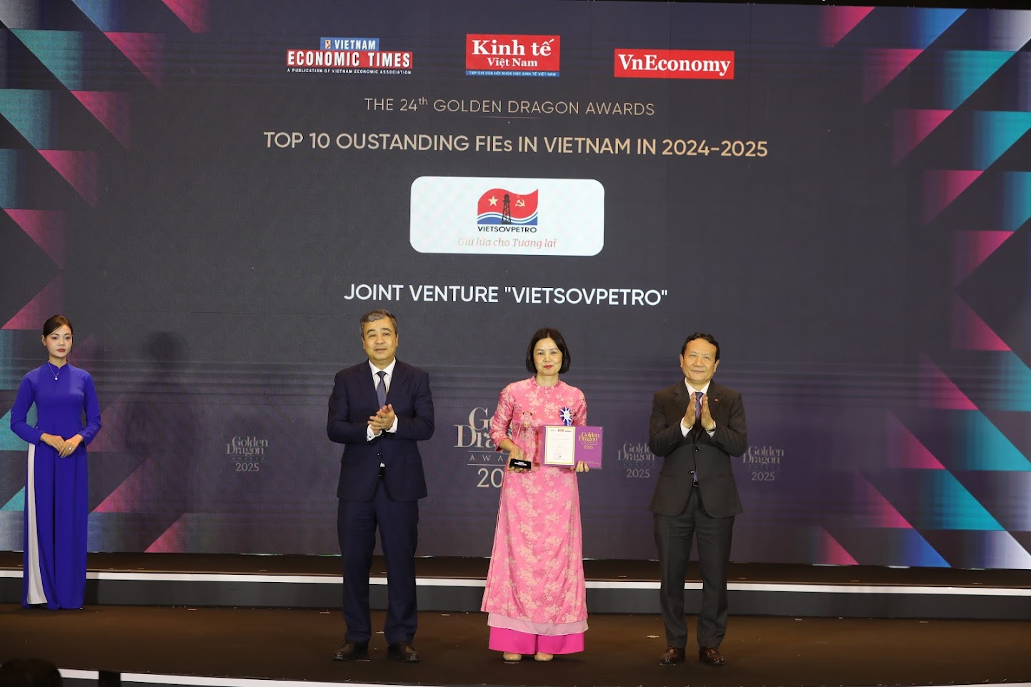 Trải qua gần 45 năm hoạt động, với những nỗ lực không ngừng của đội ngũ cán bộ công nhân viên, Vietsovpetro đã đạt được nhiều thành tựu đáng kể trong công tác tìm kiếm, thăm dò và khai thác Dầu khí. Với tiềm lực của mình, Vietsovpetro đã tích cực tham gia vào công tác bảo vệ chủ quyền và an ninh trên biển cũng như góp phần bảo đảm an ninh năng lượng và phát triển kinh tế xã hội của đất nước.