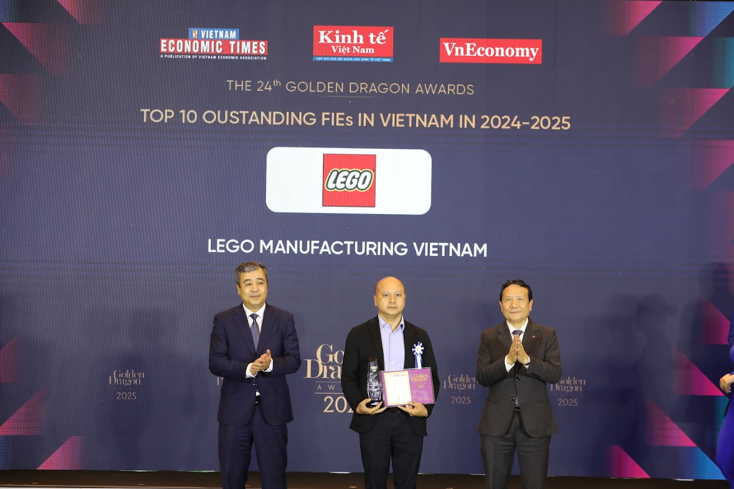 Tập đo&agrave;n LEGO l&agrave; một tập đo&agrave;n của Đan Mạch chuy&ecirc;n hoạt động trong lĩnh vực đồ chơi, nổi tiếng to&agrave;n cầu với c&aacute;c sản phẩm gạch xếp h&igrave;nh s&aacute;ng tạo gi&uacute;p ph&aacute;t triển tư duy v&agrave; khả năng s&aacute;ng tạo của trẻ em. Tập đo&agrave;n đ&atilde; kh&aacute;nh th&agrave;nh nh&agrave; m&aacute;y thứ 6 tại B&igrave;nh Dương v&agrave;o ng&agrave;y 9/4. Sự kiện n&agrave;y đ&aacute;nh dấu bước tiến quan trọng trong chiến lược đầu tư v&agrave; ph&aacute;t triển sản xuất bền vững của LEGO tại Việt Nam.