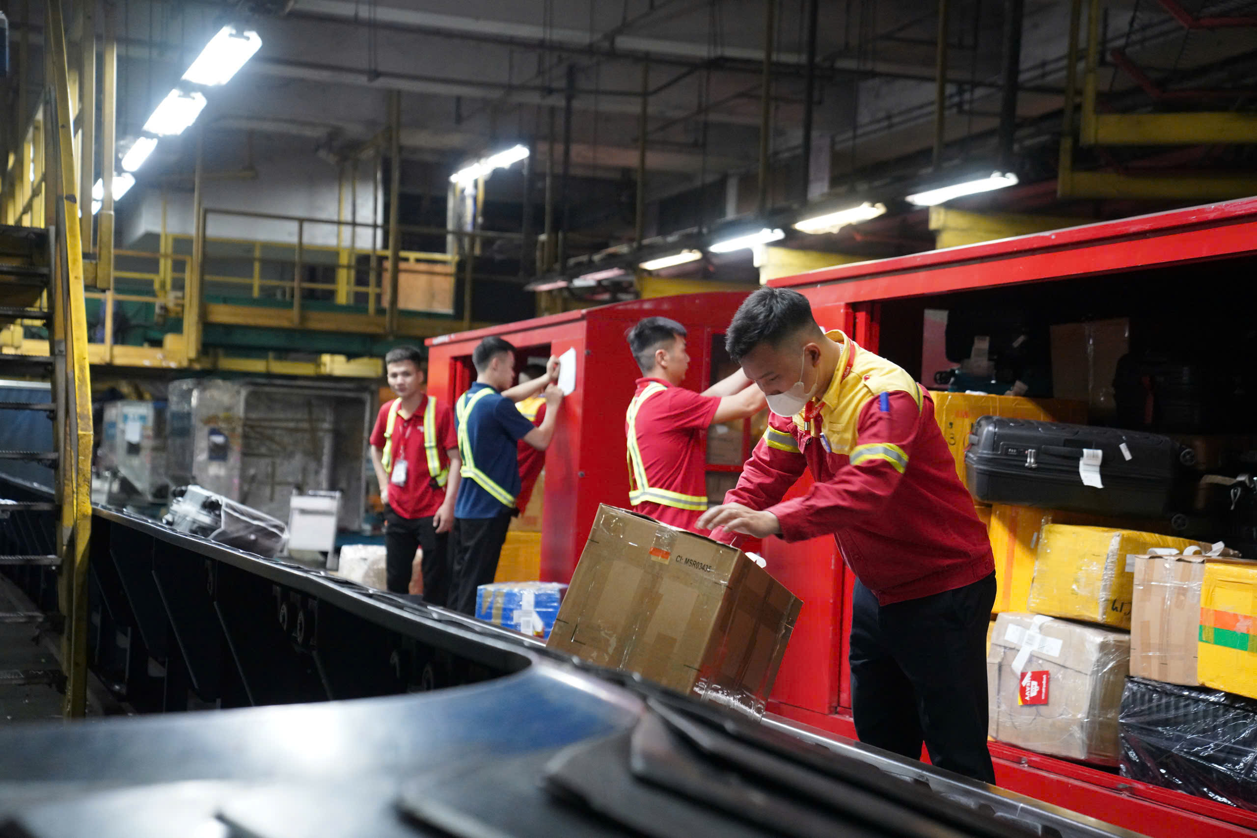 Hiện&nbsp;hoạt động khai th&aacute;c tại T&acirc;n Sơn Nhất v&agrave; c&aacute;c s&acirc;n bay li&ecirc;n quan đ&atilde; cơ bản ổn định trở lại. Ảnh minh hoạ.