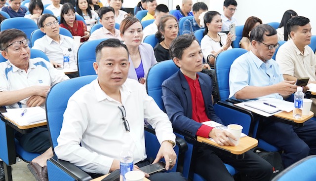 C&aacute;c đại biểu, chuy&ecirc;n gia lĩnh vực AI tham dự hội thảo.