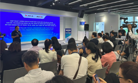 Bà Nguyễn Thị Cúc, Chủ tịch VTCA, chia sẻ những cập nhật mới về chính sách thuế năm 2025 đối với hộ và cá nhân kinh doanh theo Nghị định 70/2025/NĐ-CP.
