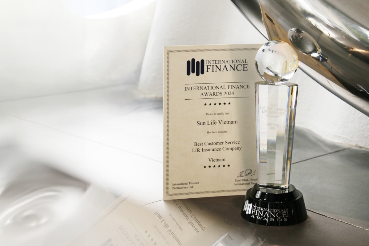 Sun Life Việt Nam được Tạp ch&iacute; T&agrave;i ch&iacute;nh Quốc tế (Anh quốc) trao tặng giải thưởng &ldquo;C&ocirc;ng ty Bảo hiểm Nh&acirc;n thọ c&oacute; Dịch vụ Kh&aacute;ch h&agrave;ng tốt nhất - Việt Nam 2024&rdquo;.