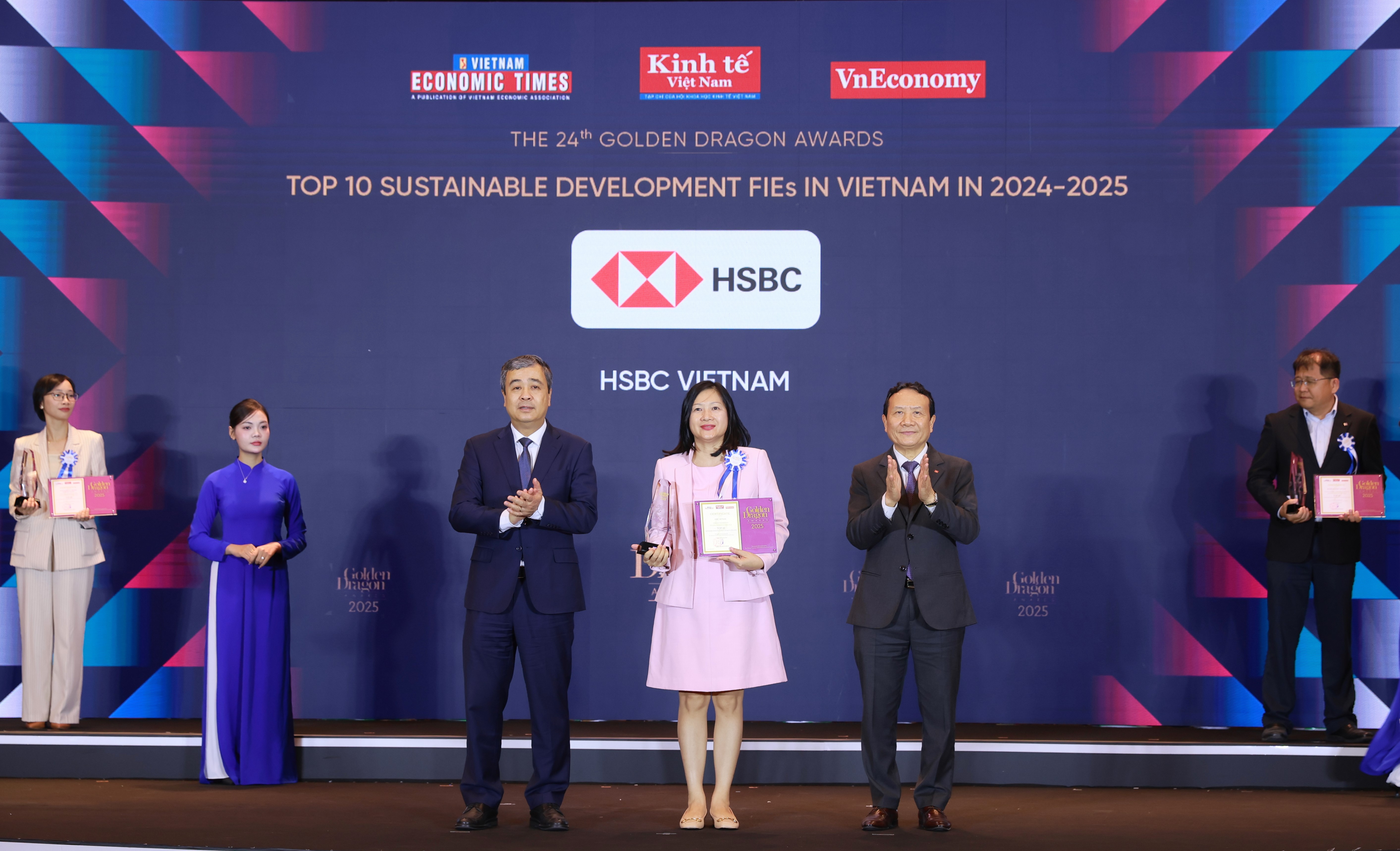 Ngân hàng HSBC có mặt tại Việt Nam hơn 150 năm. Hiện tại, mạng lưới hoạt động của ngân hàng bao gồm hai chi nhánh và bốn phòng giao dịch tại TP. HCM, một chi nhánh và bốn phòng giao dịch tại Hà Nội, hai chi nhánh tại Bình Dương và Đà Nẵng. HSBC hiện là một trong những ngân hàng nước ngoài lớn nhất tại Việt Nam xét về vốn, cơ cấu sản phẩm, và số lượng khách hàng.