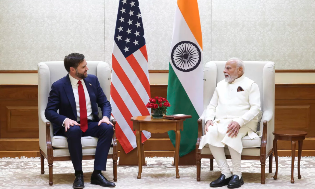 Phó Tổng thống Mỹ JD Vance và Thủ tướng Ấn Độ Narendra Modi trong cuộc gặp tại New Delhi, Ấn Độ ngày 21/4 - Ảnh: AP