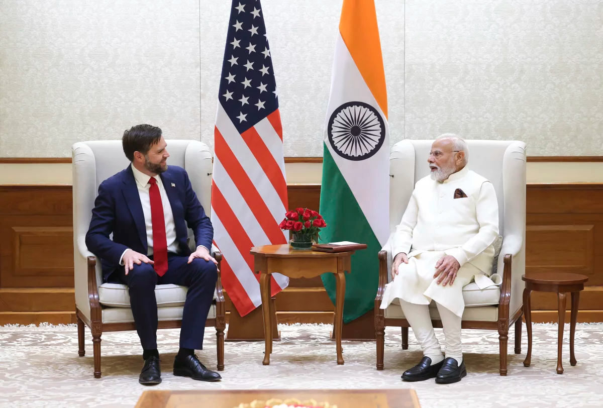Phó Tổng thống Mỹ JD Vance và Thủ tướng Ấn Độ Narendra Modi trong cuộc gặp tại New Delhi, Ấn Độ ngày 21/4 - Ảnh: AP
