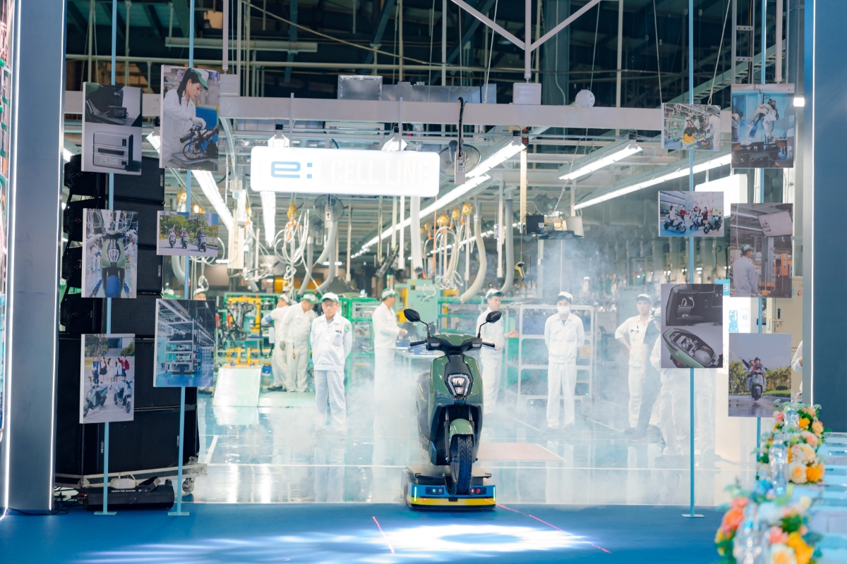 Mẫu xe gắn m&aacute;y điện ICON e: lần đầu ti&ecirc;n được Honda sản xuất tại thị trường Việt Nam.