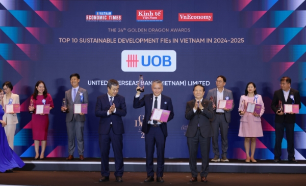 Ng&acirc;n h&agrave;ng UOB Việt Nam l&agrave; một ng&acirc;n h&agrave;ng con của Ng&acirc;n h&agrave;ng UOB tại Singapore, một ng&acirc;n h&agrave;ng h&agrave;ng đầu tại ch&acirc;u &Aacute; với mạng lưới hơn 500 văn ph&ograve;ng ở 19 quốc gia v&agrave; v&ugrave;ng l&atilde;nh thổ tại Ch&acirc;u &Aacute; &ndash; Th&aacute;i B&igrave;nh Dương, Ch&acirc;u &Acirc;u v&agrave; Bắc Mỹ. UOB c&oacute; mặt tại Việt Nam c&aacute;ch đ&acirc;y 30 năm, cung cấp dịch vụ t&agrave;i ch&iacute;nh c&aacute; nh&acirc;n v&agrave; doanh nghiệp cho cả kh&aacute;ch h&agrave;ng Việt Nam v&agrave; nước ngo&agrave;i th&ocirc;ng qua mạng lưới kết nối rộng khắp khu vực.