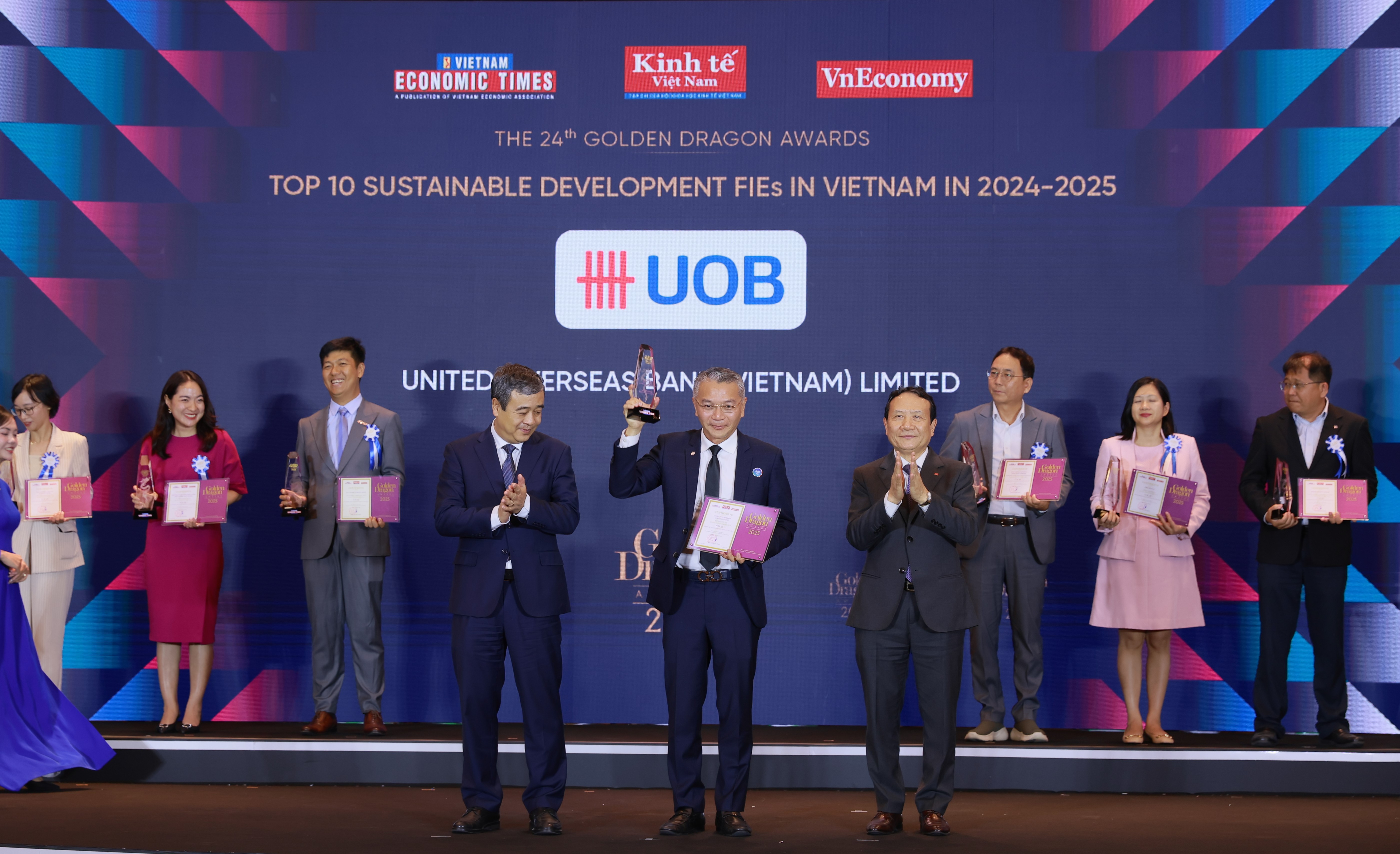 Ngân hàng UOB Việt Nam là một ngân hàng con của Ngân hàng UOB tại Singapore, một ngân hàng hàng đầu tại châu Á với mạng lưới hơn 500 văn phòng ở 19 quốc gia và vùng lãnh thổ tại Châu Á – Thái Bình Dương, Châu Âu và Bắc Mỹ. UOB có mặt tại Việt Nam cách đây 30 năm, cung cấp dịch vụ tài chính cá nhân và doanh nghiệp cho cả khách hàng Việt Nam và nước ngoài thông qua mạng lưới kết nối rộng khắp khu vực.