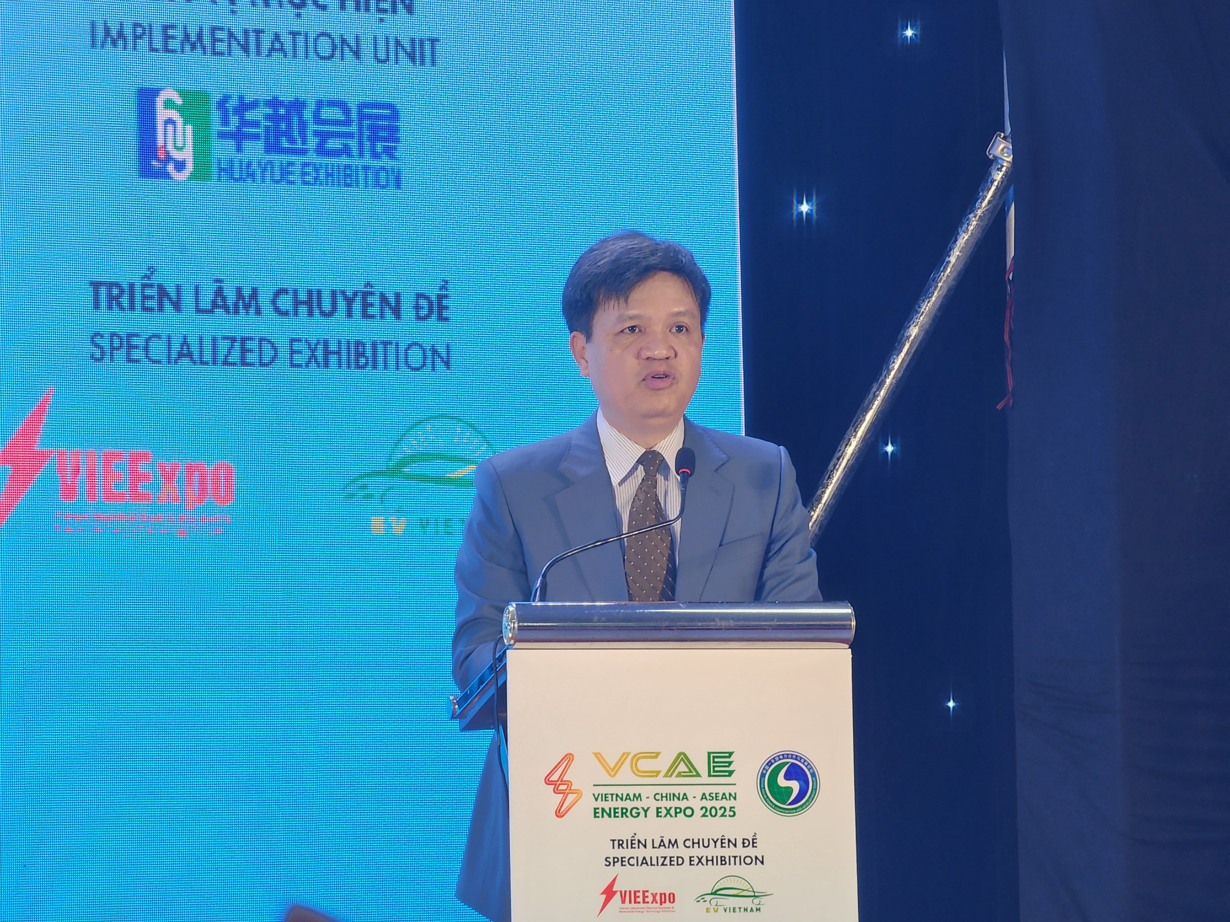 Ông Tạ Đình Thi, Phó chủ nhiệm Ủy ban Khoa học, Công nghệ và Môi trường của Quốc hội.