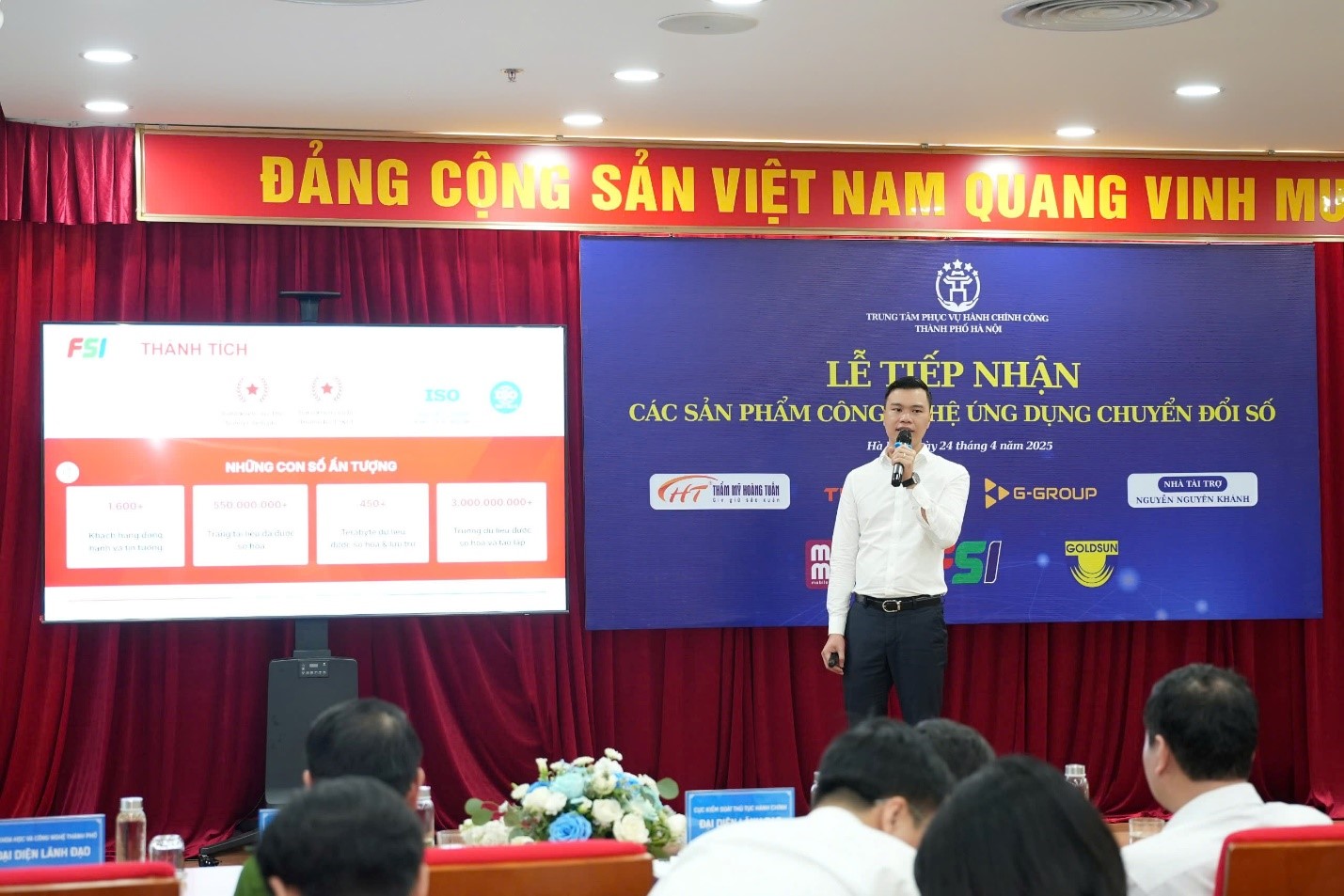 FSI trao tặng hệ thống số hóa D-IONE đến Trung tâm phục vụ HCC TP. Hà Nội.
