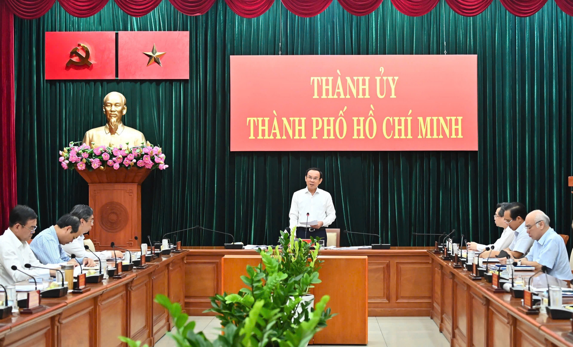 Bí thư Thành ủy TP. Hồ Chí Minh Nguyễn Văn Nên chủ trì phiên họp.