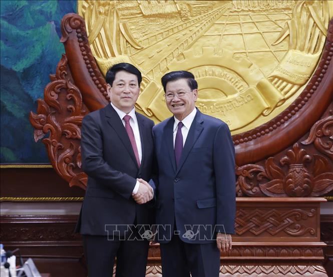 Tổng Bí thư, Chủ tịch nước Lào Thongloun Sisoulith nhiệt chào đón Chủ tịch nước Lương Cường thăm cấp Nhà nước tới Lào từ ngày 24-25/4 - Ảnh: TTXVN