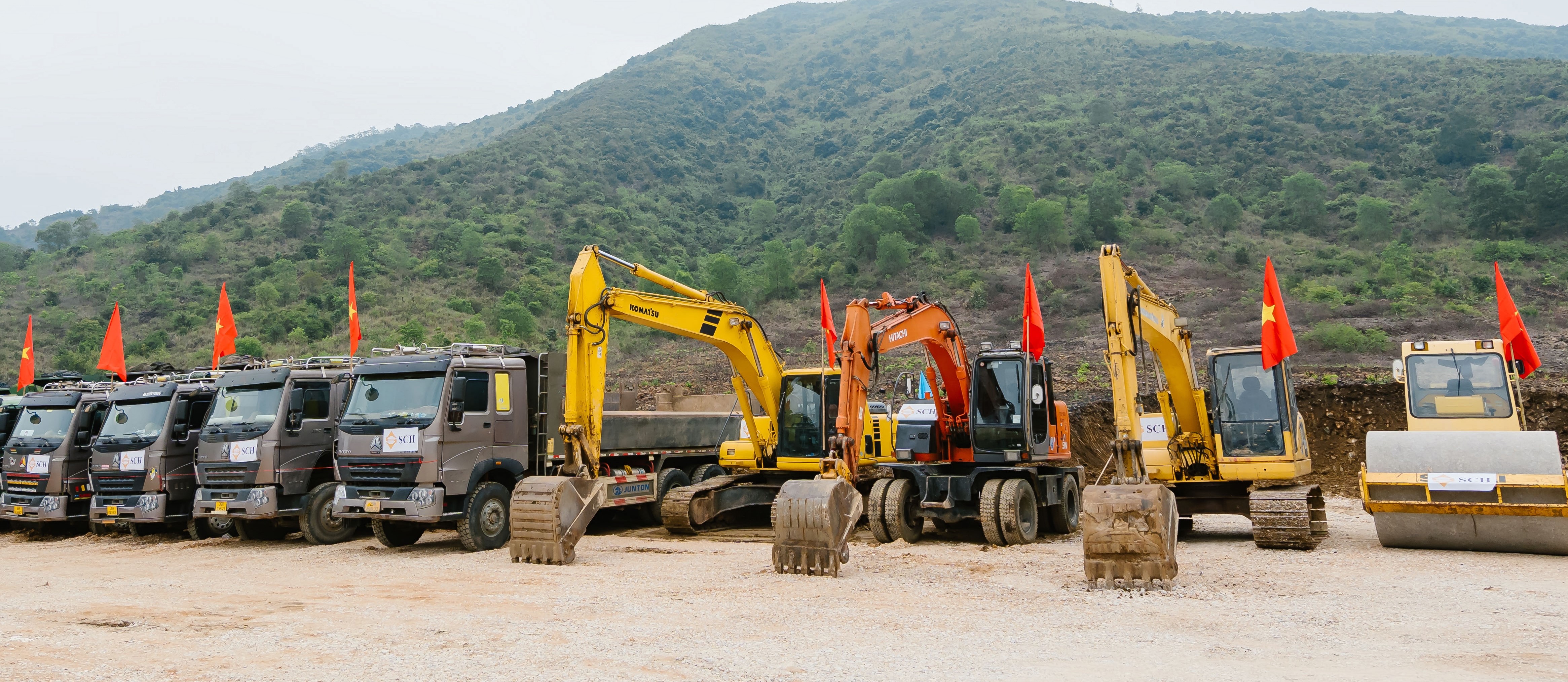 M&aacute;y m&oacute;c trang thiết bị được huy động để thực hiện dự &aacute;n &nbsp;