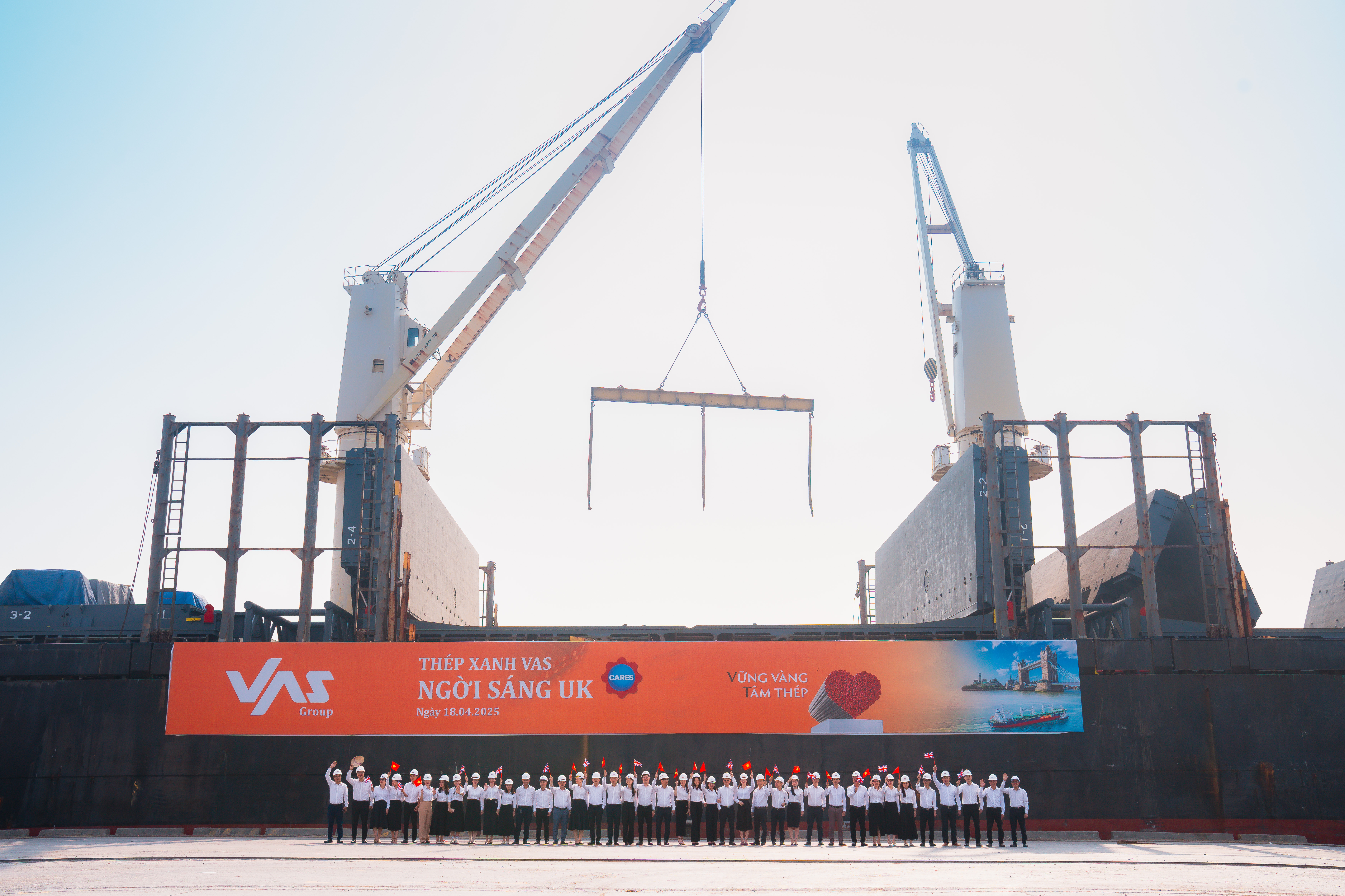 Tập thể VAS đồng t&acirc;m đưa Th&eacute;p xanh VAS vươn ra thế giới.