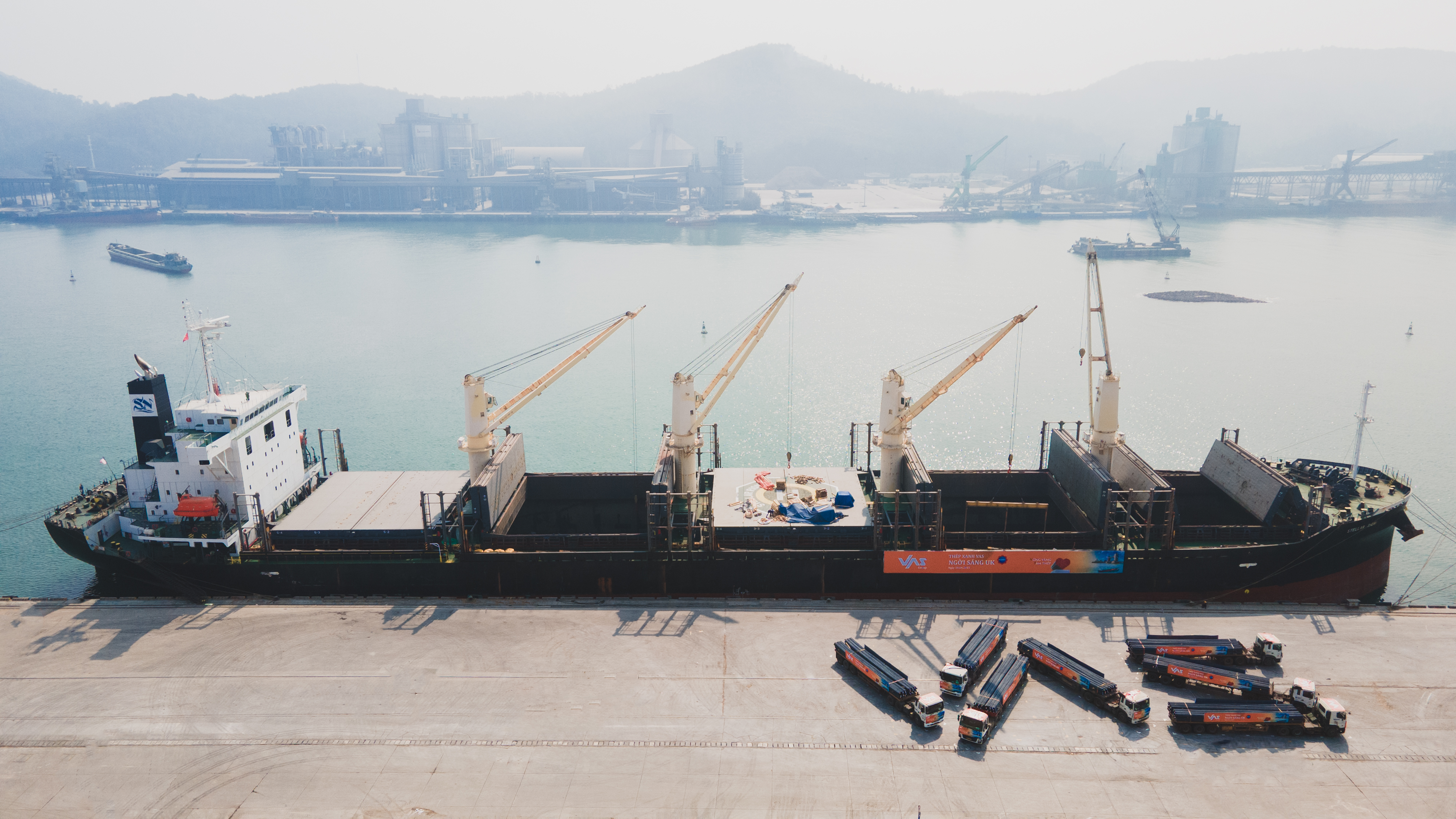 Chuyến h&agrave;ng lịch sử th&aacute;ng 4.2025 &ndash; Th&eacute;p xanh VAS hiện thực ho&aacute; kh&aacute;t vọng &ldquo;Vươn cao tinh thần Việt&rdquo;.