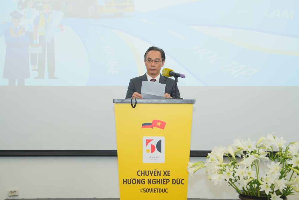 PGS.TS Hoàng Minh Sơn: 