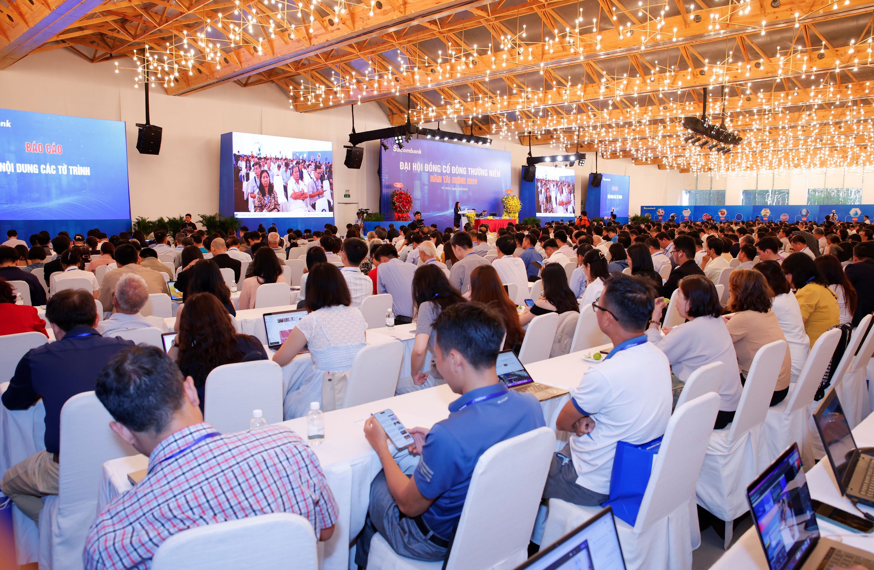 Hơn 1.000 cổ đông có mặt từ sớm để tham dự Đại hội