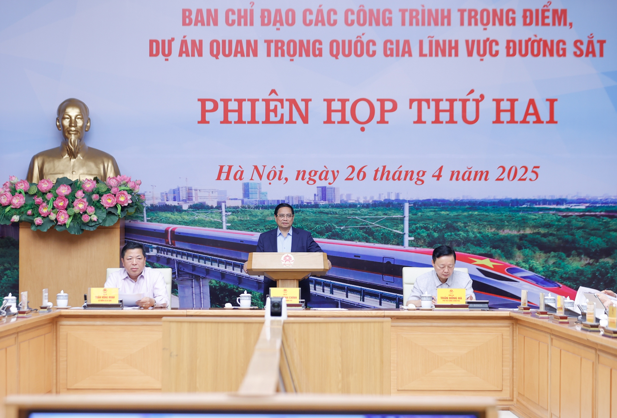 Thủ tướng Phạm Minh Chính chủ trì phiên họp lần thứ 2 Ban chỉ đạo các công trình trọng điểm, dự án quan trọng quốc gia lĩnh vực đường sắt. Ảnh: VGP