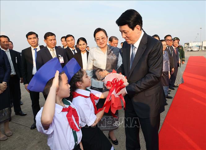 Chủ tịch nước Lương Cường tại sân bay quốc tế Wattay, thủ đô Vientiane, Lào - Ảnh: TTXVN
