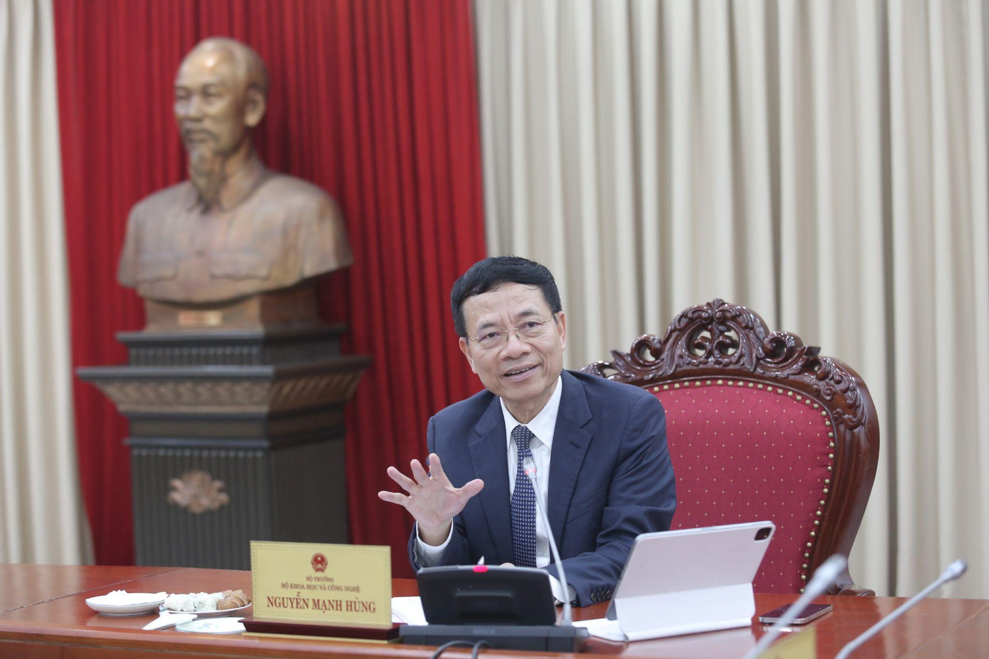 Bộ trưởng Bộ Khoa học v&agrave; C&ocirc;ng nghệ Nguyễn Mạnh H&ugrave;ng: 