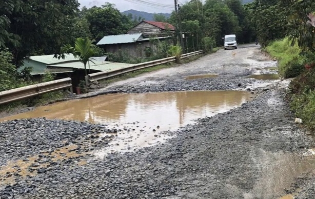 Quốc lộ 14D: ổ voi lầy lội trong mùa mưa.