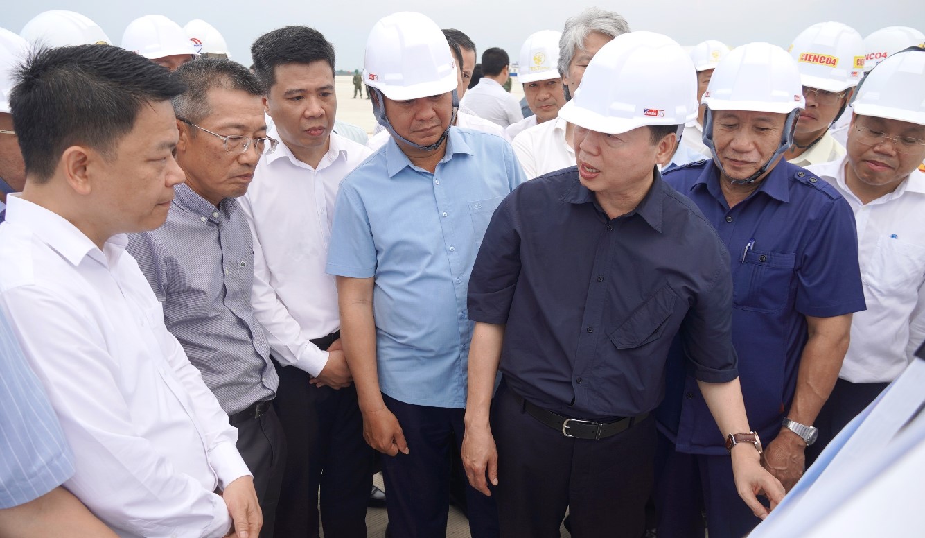 Ph&oacute; Thủ tướng Ch&iacute;nh phủ Trần Hồng H&agrave; kiểm tra dự &aacute;n Cảng h&agrave;ng kh&ocirc;ng Quảng Trị