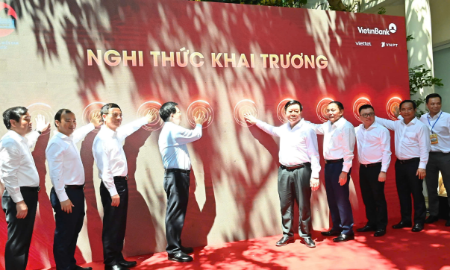 Khai trương Trung tâm Báo chí, phát hành bộ tem đặc biệt kỷ niệm 50 năm thống nhất đất nước