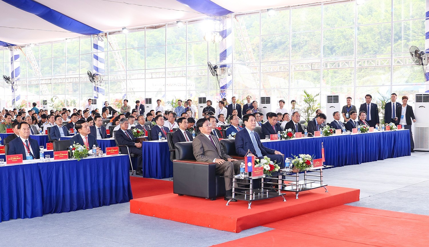 Chủ tịch nước Lương Cường và Tổng Bí thư, Chủ tịch nước Lào Thongloun Sisoulith dự lễ khánh thành. Ảnh Báo Hà Tĩnh