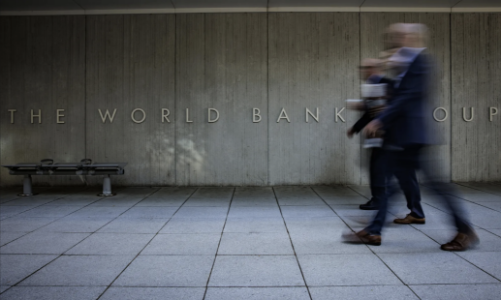 Chiến tranh thương mại khiến nhà kinh tế trưởng của WB lo ngại về nợ của các nền kinh tế mới nổi