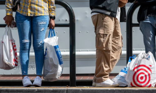 Tâm lý người tiêu dùng Mỹ sa sút tháng thứ tư liên tiếp