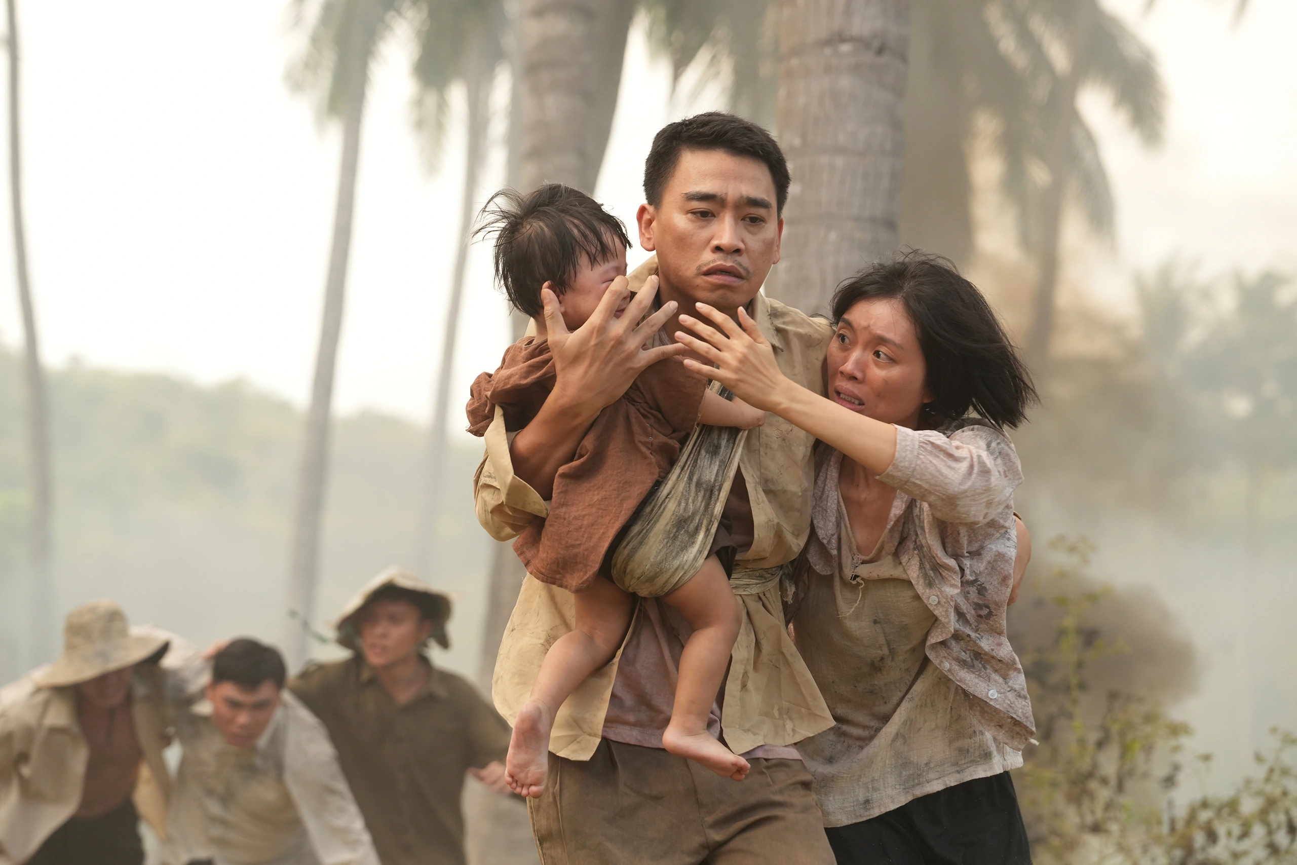 Lật mặt 8: V&ograve;ng tay nắng.