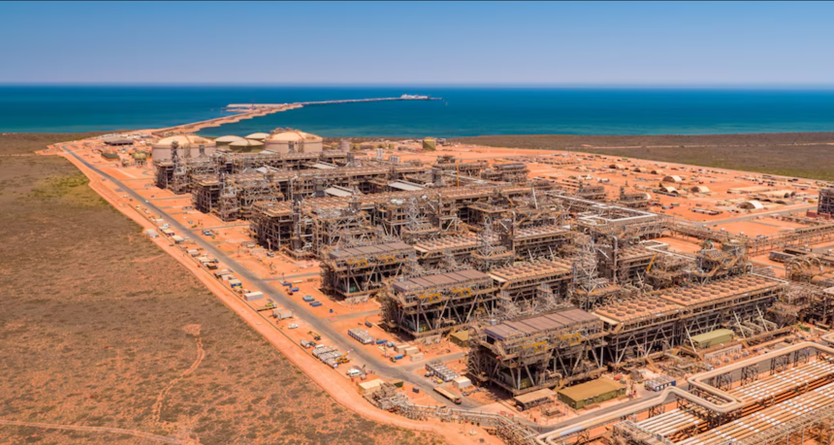 : Nh&agrave; m&aacute;t LNG của Chevron tại Australia đ&atilde; thu lợi 10 triệu USD d&ugrave; vẫn tăng lượng ph&aacute;t thải l&ecirc;n tới 8,8 triệu tấn CO₂ trong năm 2023.