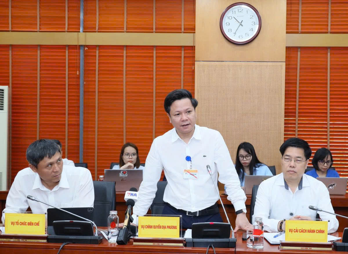 Ông Phan Trung Tuấn, Vụ trưởng Vụ Chính quyền địa phương (Bộ Nội vụ) thông tin về tiến độ sắp xếp đơn vị hành chính. Ảnh: Tống Giáp.