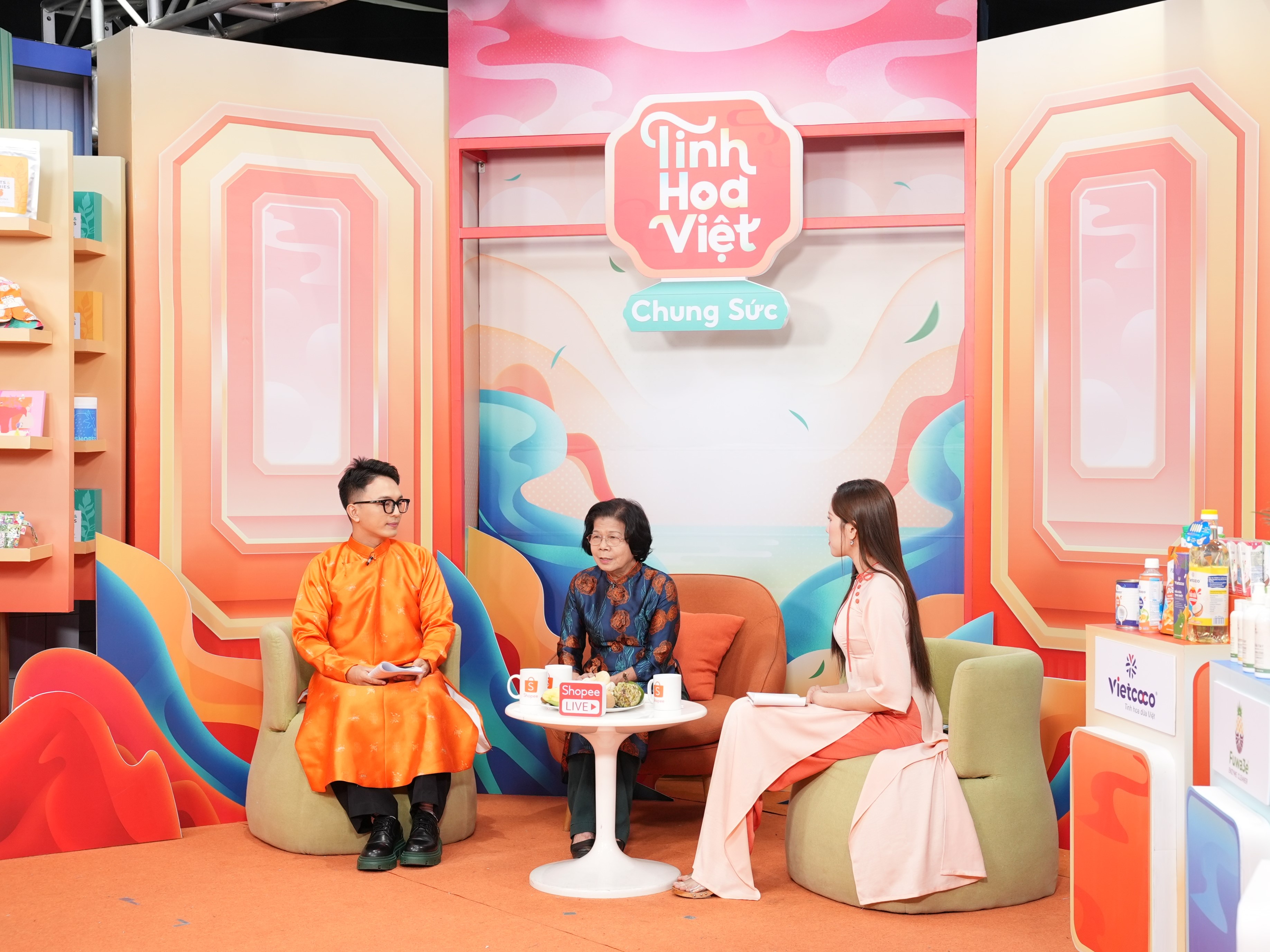 Nhà báo Vũ Kim Hạnh chia sẻ những nhận định thực tiễn, mở ra nhiều hướng đi giúp doanh nghiệp phát triển bền vững trên không gian số.