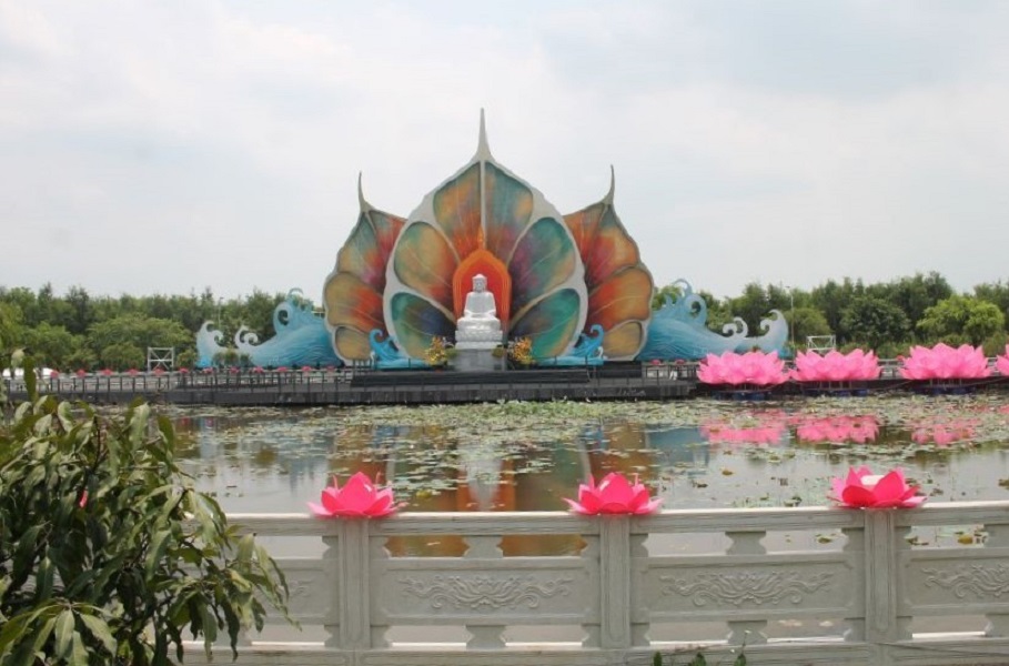 Tiền cảnh phía trước Hội trường chính Đại lễ Vesak Liên hợp quốc 2025. Ảnh: Chu Khôi.